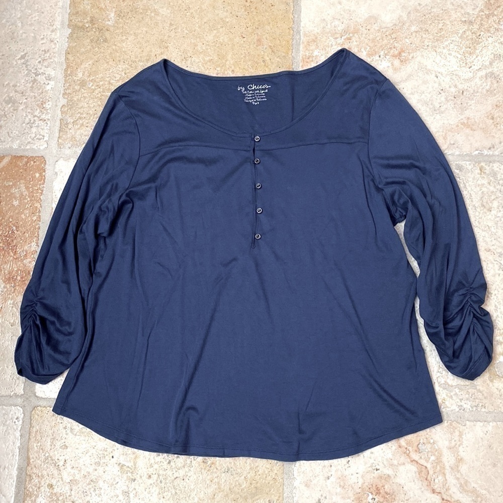 Chico’s Henley Shirt top purple curvy girl Sz 3 3/4 Button down pop over casual